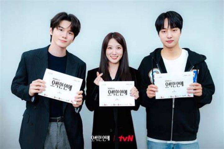 TVN unveils first stillsof Kim Soohyun in new drama ‘Queen of Tears’