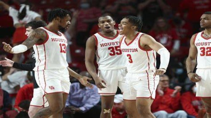 U of Houston Basketball Player Reggie Chaney Dead at 23 After Helping