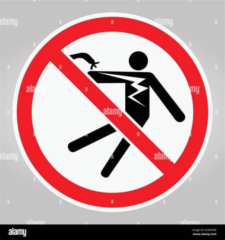Warning Graphics Snake Bites Man in Face YouTube